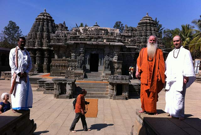 Sadasivanathanswami and Sadhaka Satyanatha Visit Somnathpur