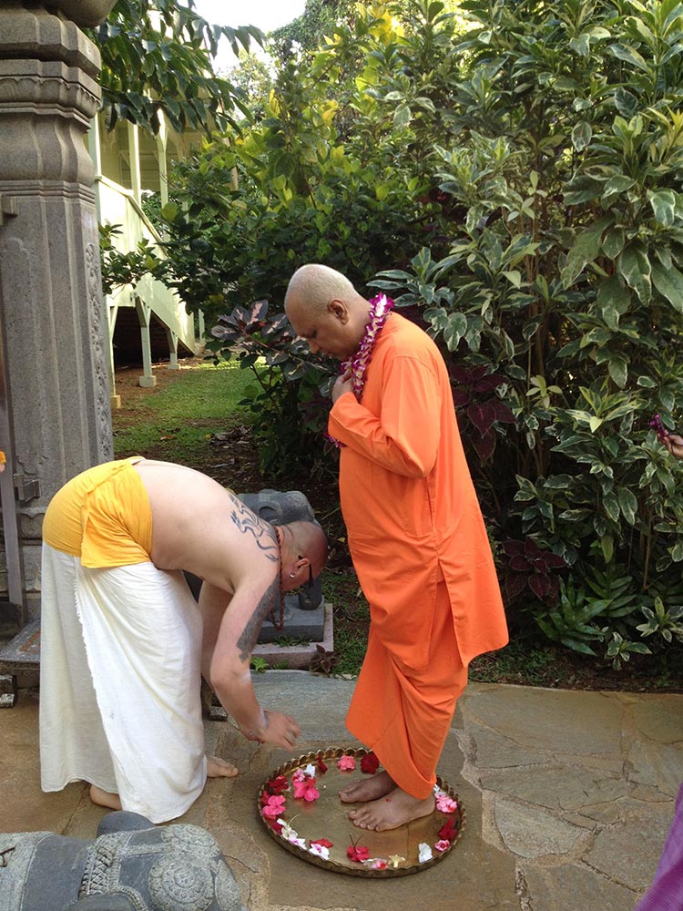 Swami Iswarananda of Chinmaya Mission Visits Aadheenam