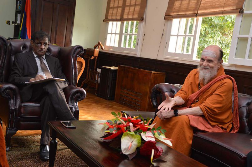 Satguru with the President of Mauritius