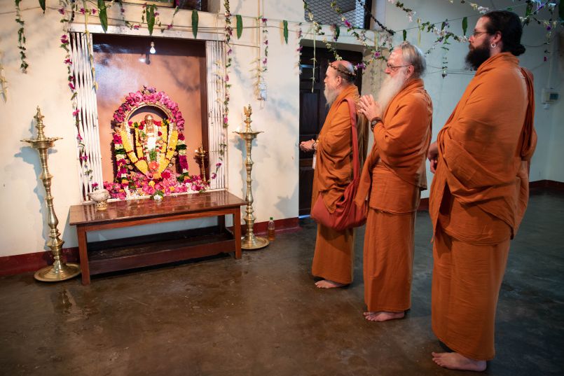 Satguru Bodhinatha and Innersearch Pilgrims visit Sivathondan Nilayam