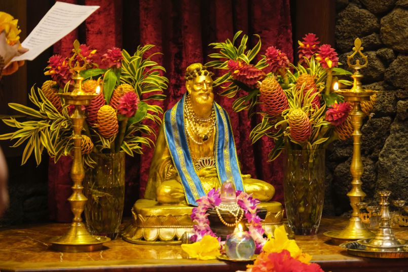 Re-Gilding Gurudeva in Gold!