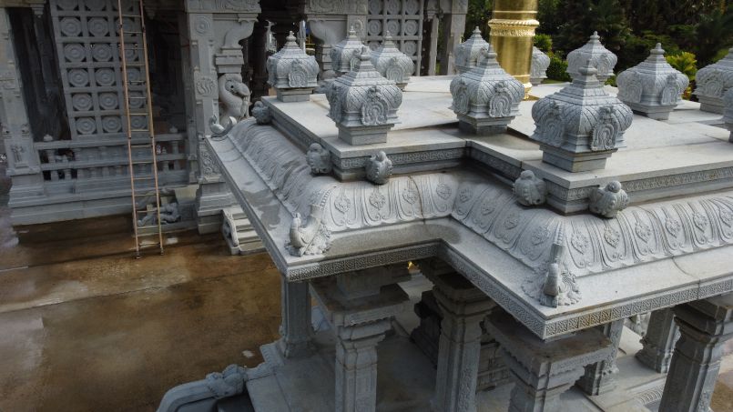 Stone Parrots, Stone Chains and Karna Koodu