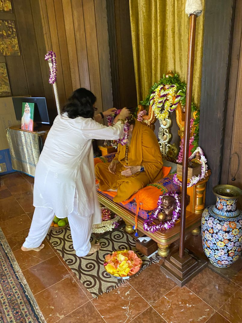 Saiva Siddhanta Church Sishya Receives Mantra Diksha