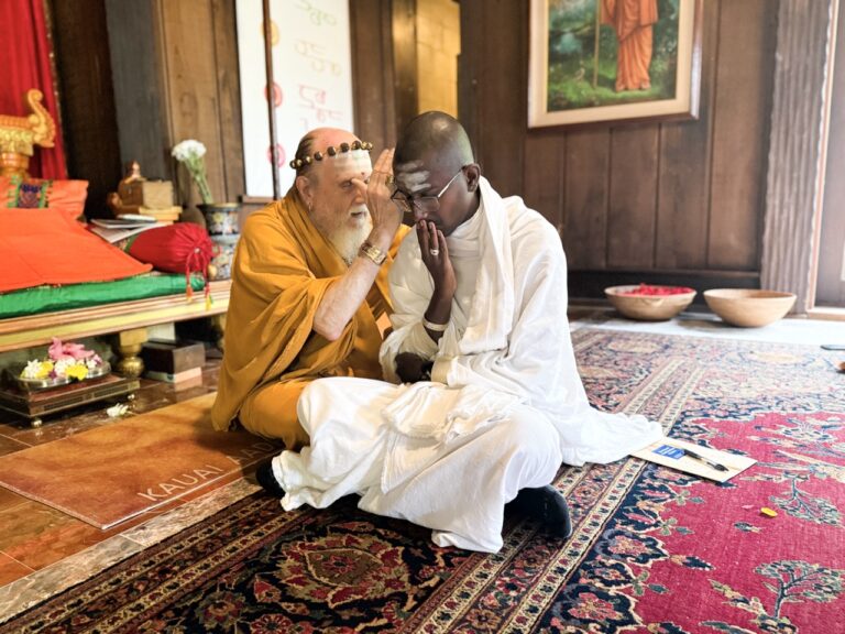Sadhaka Sabānatha Receives Samaya Diksha