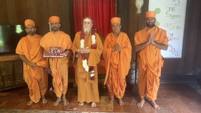 Swaminarayan Monks Visit the Aadheenam